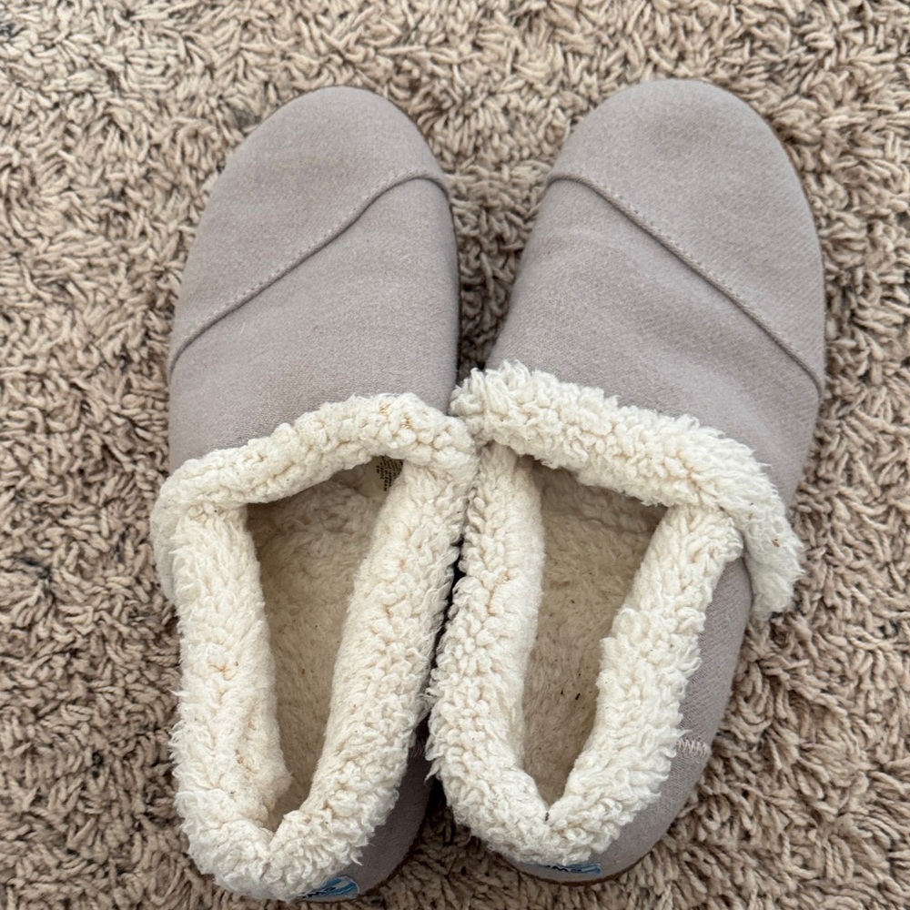 Toms Gray Slippers with Cream Fleece